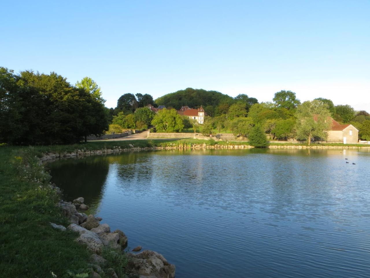 Le Bailli De Montsaugeon Bed & Breakfast Екстериор снимка